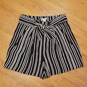 H&M | High-waisted shorts size US 10